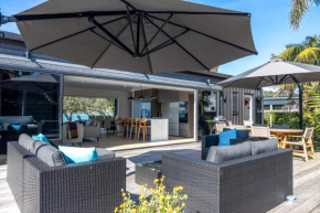 The Golden Pohutukawa - Beach House, Gisborne